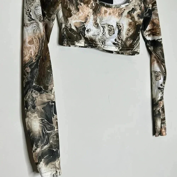 Brown Marble Print Long Sleeve Crop Top - Picture 7 of 10